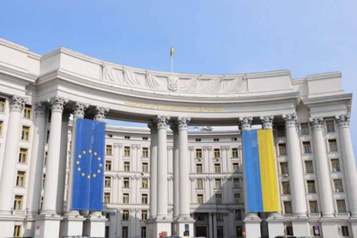 Ukrainians behind the border cannot revoke their foreign passport