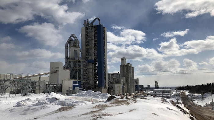 A survey on atmospheric emissions from the McInnis cement plant