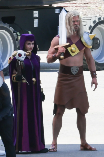 Thor 5: no, Chris Hemsworth is not on the set of the Marvel film in these images