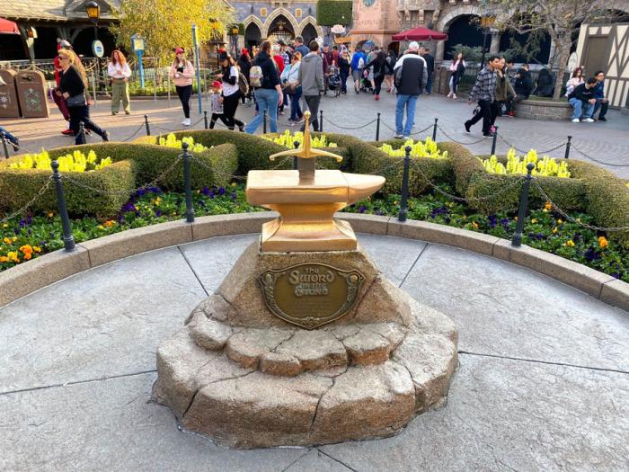 Disneyland Paris: we explain how to take out the sword removing Excalibur from its rock