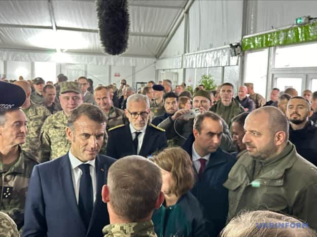 Macron is aligned with Ukrainian fighters