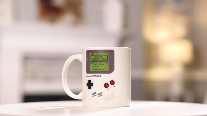 Gameboy: have your coffee or tea in this beautiful thermo-reactive mug