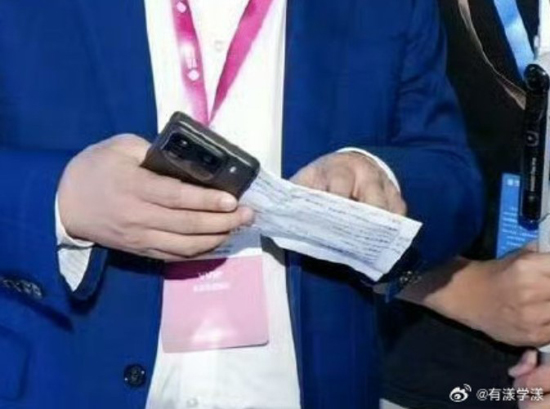 Xiaomi 15 Pro smartphone was spotted in the hands of company vice president Wang Xiaoyan