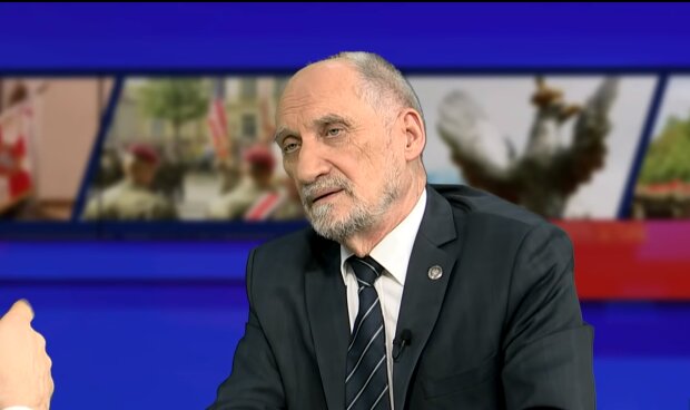 Antoni Macierewicz was detained by the police. This is how the politician explained it