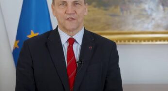 Radosław Sikorski is honest about his income. A storm has broken out on the web