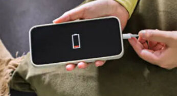 These apps will save your phone's battery during power outages