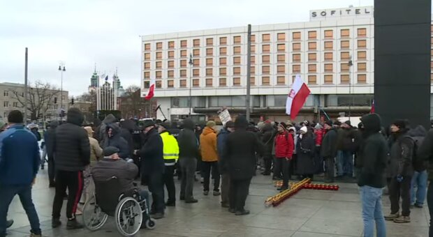 A brawl at the Smolensk monthly commemoration. Jarosław Kaczyński&#39;s speech was shouted down