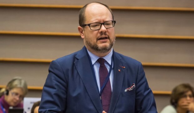 He took the life of Paweł Adamowicz. This is how he behaves in prison