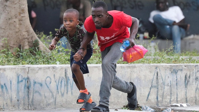 More than 33,000 ;people flee violence in Port-au-Prince