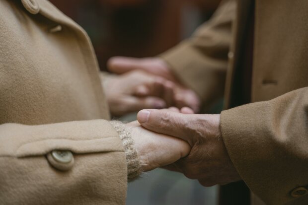 From Life. "I Gave My Youth to Take Care of My Parents": Now That They&#39;re Gone, I Don&#39;t Know How to Start Living for Myself