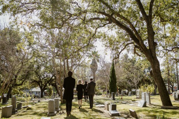 Taken from life. "On the day of my father&#39;s funeral, I found out that he left his entire fortune to his mistress"